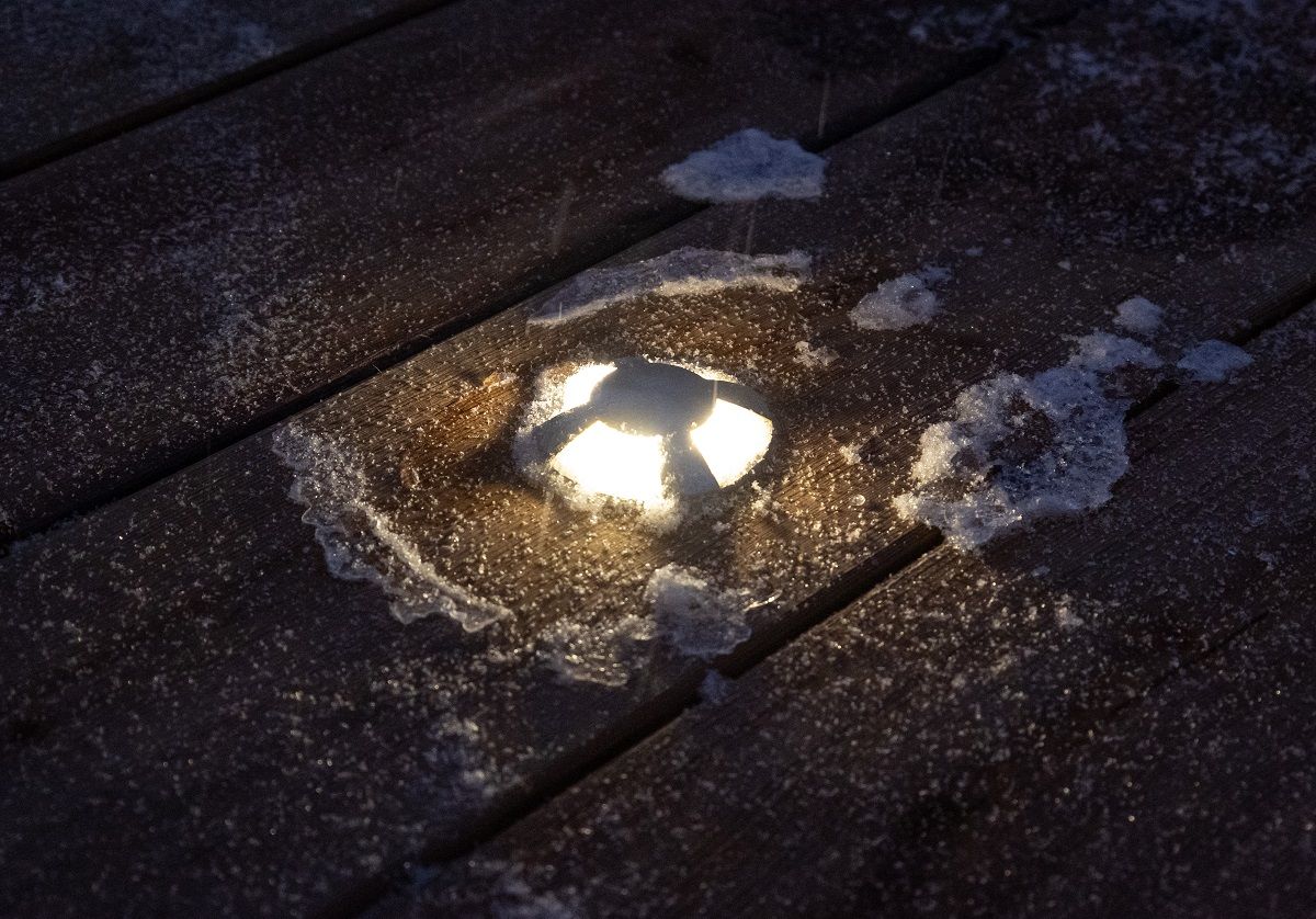 TER-4 recessed spots illuminating the terrace surface in four directions between the lighting cover